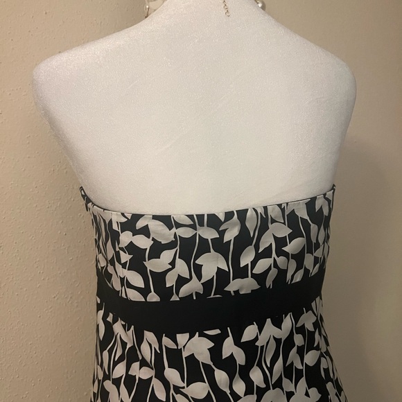 LOFT NEW COCKTAIL DRESS SIZE 12 . Black with white flowers. - Picture 9 of 16